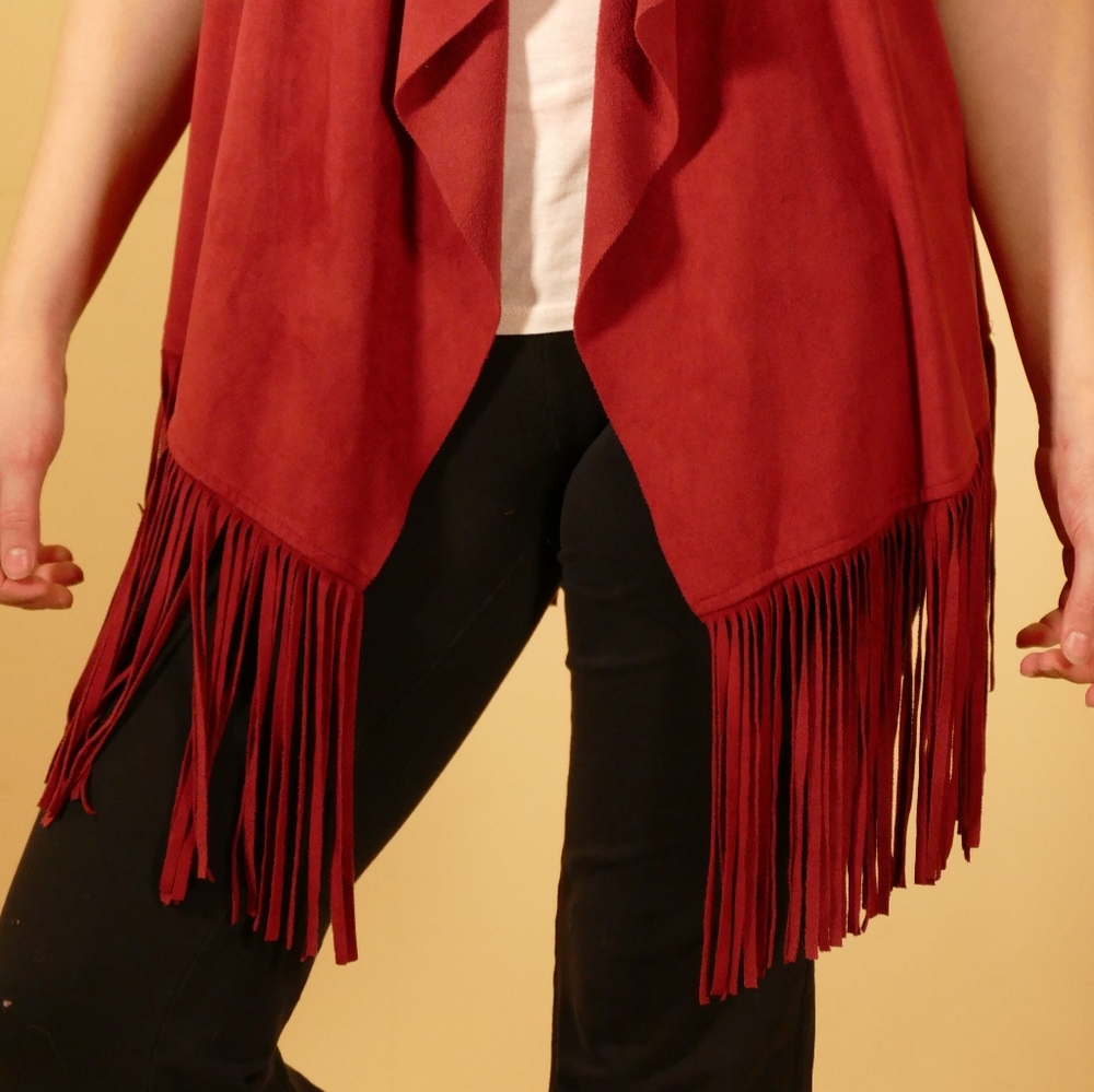 Decree Burgundy Fringed Vest - Picture 4 of 8
